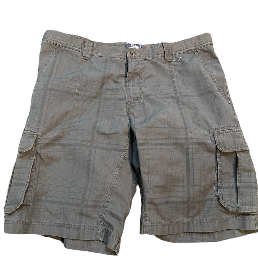 The North Face Cargo Shorts Size 40 color dark green with black stripes